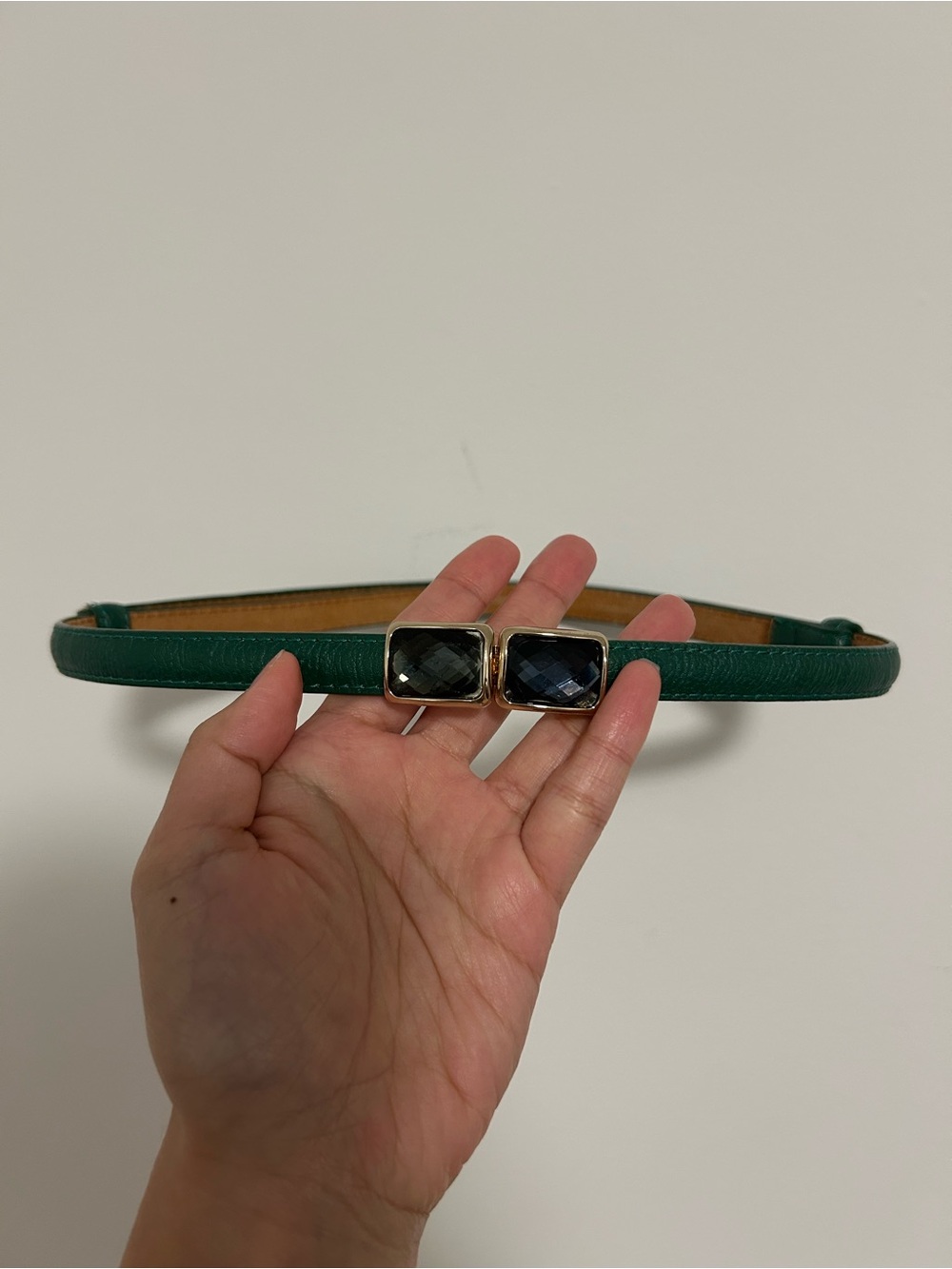 Women adjustable belt in green stone